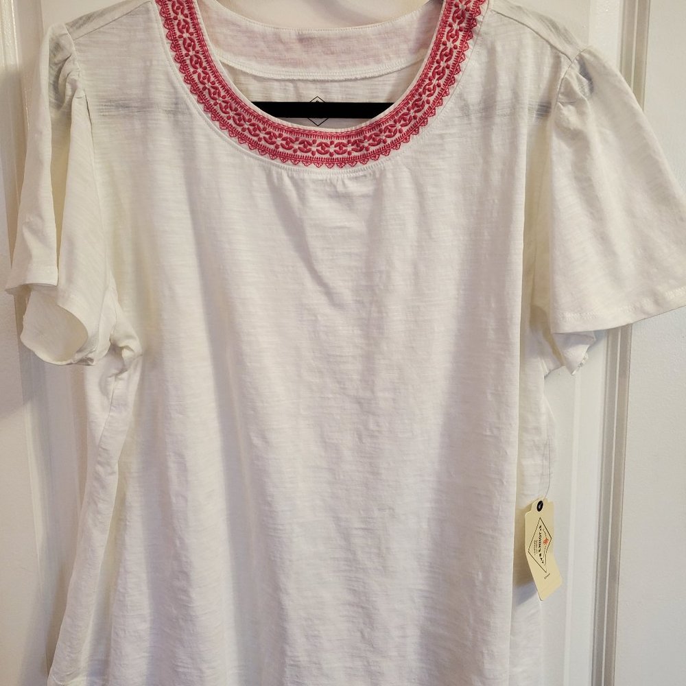 St John's Bay white flutter sleeve pink embroider knit top size 1X
